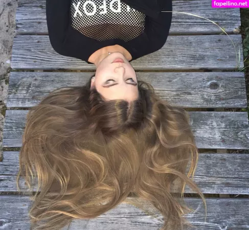 Elizabeth M OnlyFans Thumbnail #gDGT2QqnKB