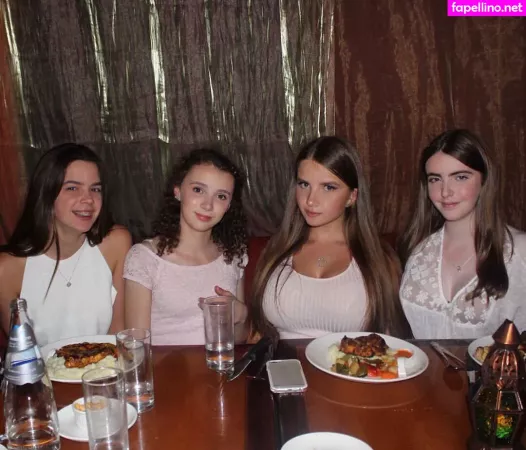 Elizabeth M OnlyFans Thumbnail #uSOEjrK0sq