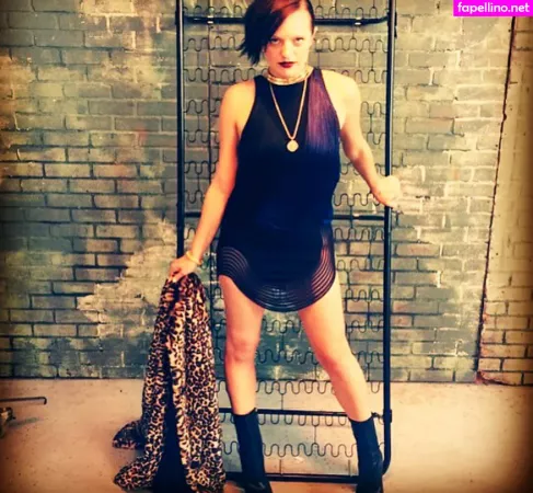 Elizabeth Moss OnlyFans Thumbnail #db8bHFN2Vq