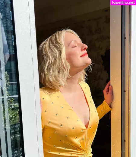 Elizabeth Moss OnlyFans Thumbnail #oGl99fAhUq