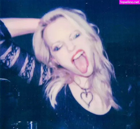 Elizabeth Moss OnlyFans Thumbnail #xD3FAr850O