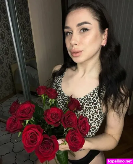 Elizabeth Natural OnlyFans Thumbnail #HzoMeirOpo