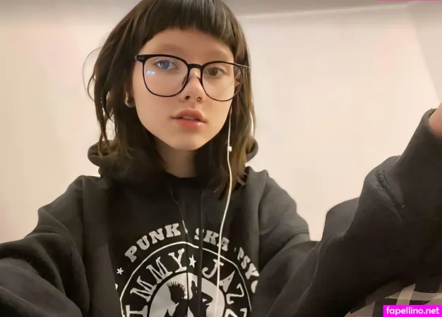 Elizabeth Osi OnlyFans Thumbnail #DQzRM8wUOR