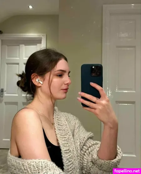 Elizabeth Osi OnlyFans Thumbnail #RlM2qGhZ64