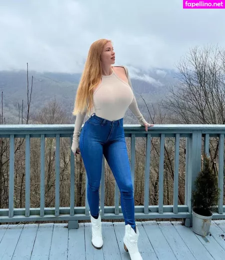 Elizabeth Ostrander OnlyFans Thumbnail #hicToObiU5