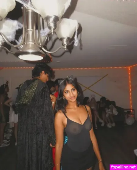 Elizabeth Phillip OnlyFans Thumbnail #UG83IFYcHs