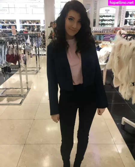 Elizabeth Reed OnlyFans Thumbnail #8mizVxKWqN