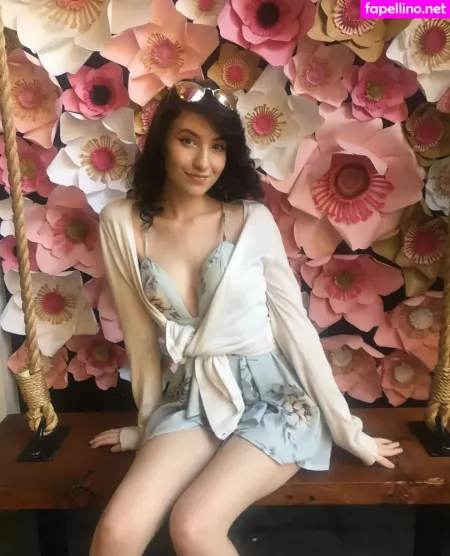 Elizabeth Reed OnlyFans Thumbnail #AvGGWq3BBG