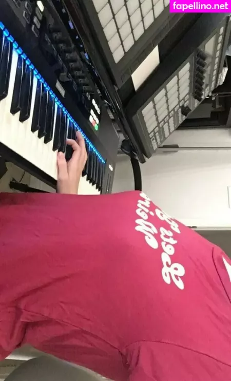 Elizabeth Reed OnlyFans Thumbnail #Begz7WXO1B