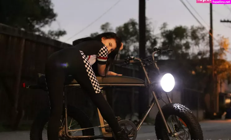 Elizabeth Reed OnlyFans Thumbnail #NvP6lPYFEC