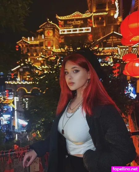 Elizabeth Renard OnlyFans Thumbnail #DYwIpIRjVU
