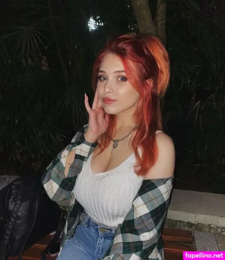 Elizabeth Renard OnlyFans Thumbnail #kbGr3SeamJ