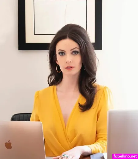 Elizabeth Tulloch OnlyFans Thumbnail #t4mipCDruB