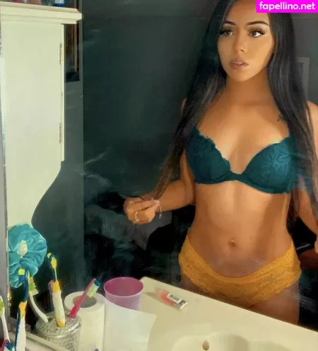 Elizabeth Velasquezz OnlyFans Thumbnail #C7KAW1AuiB