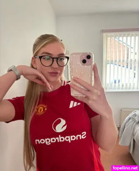 Elizabeth Wakefield OnlyFans Thumbnail #c2HmKAHFMv