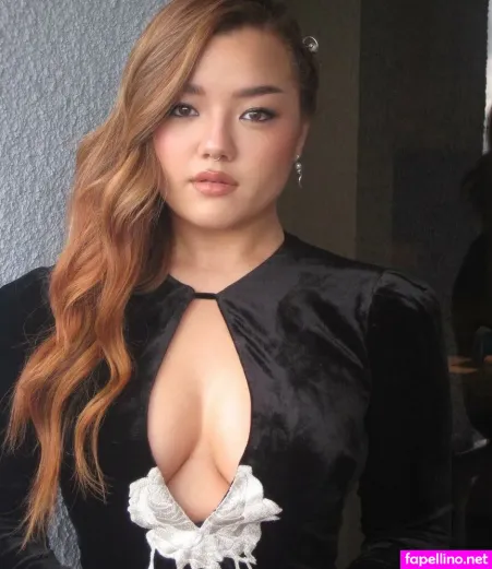 Elizabeth Yu OnlyFans Thumbnail #OrS69P4PgQ