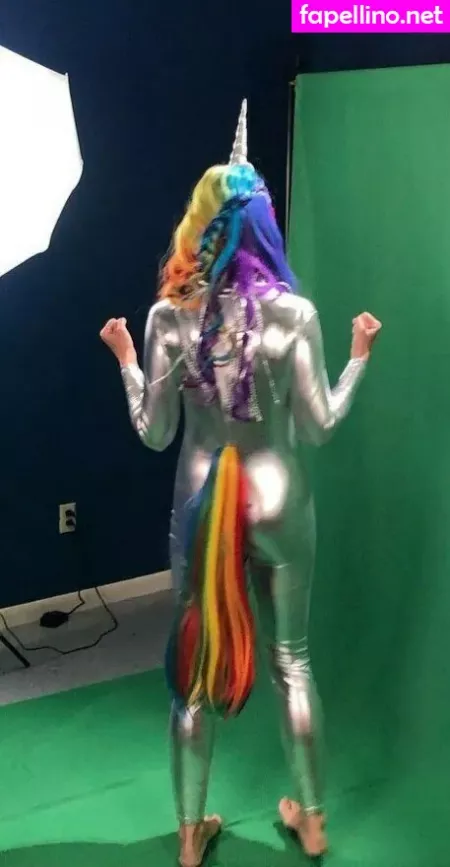 Elizabeth Zharoff OnlyFans Thumbnail #mDBWP9z926