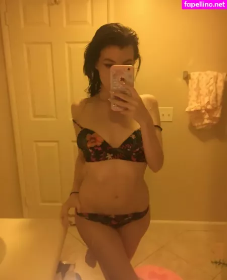 Elizabethreed OnlyFans Thumbnail #V9zqb5tWcg