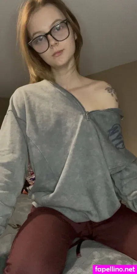 Elizarowe8383 OnlyFans Thumbnail #t1VuLNrjo7