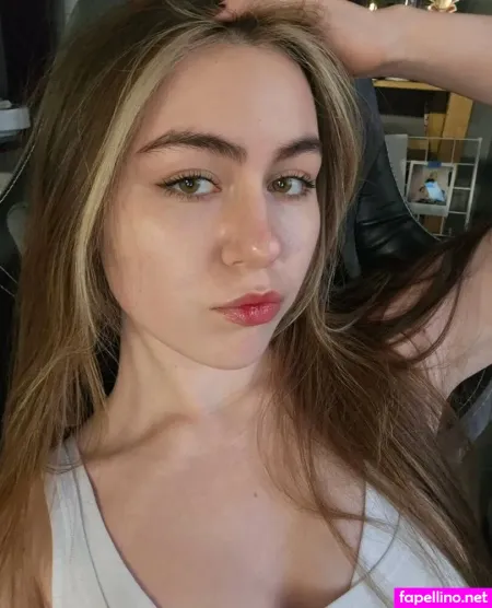 Elizaveta Petrova OnlyFans Thumbnail #4AFZ8lxXxh