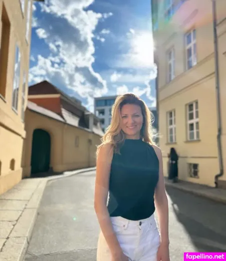 Ella Endlich Main Profile Photo