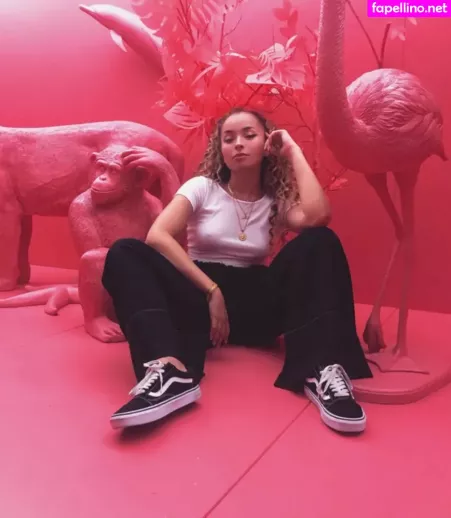 Ella Eyre OnlyFans Thumbnail #N7rUHGtIsm