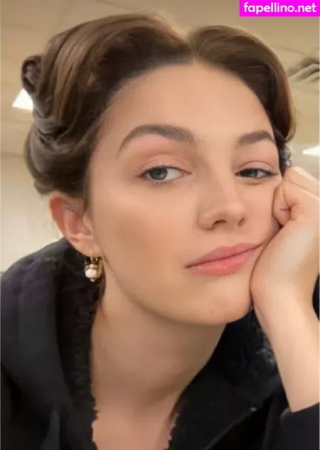 Ella Hunt OnlyFans Thumbnail #1aFJCJWB2Y