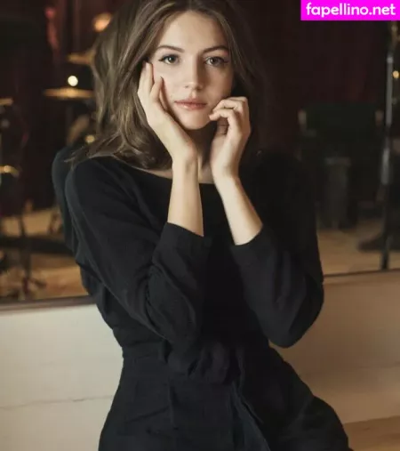 Ella Hunt OnlyFans Thumbnail #3SZs9coDe1
