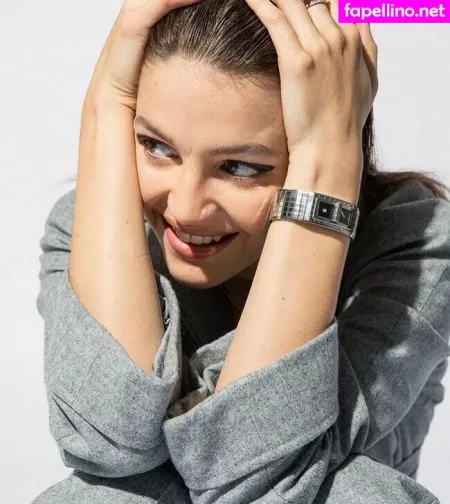 Ella Hunt OnlyFans Thumbnail #ApU1gHpCbB