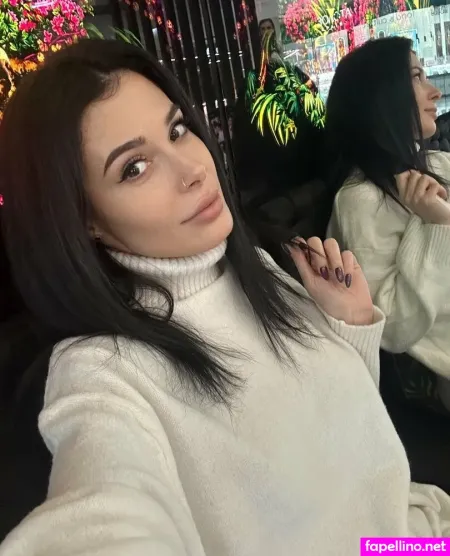 Ella Malina OnlyFans Thumbnail #OaYPHnpvKZ