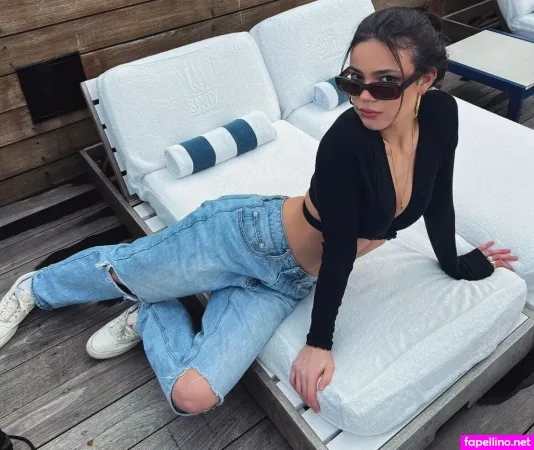 Ella Mendelsohn OnlyFans Thumbnail #P5WNutIZwN