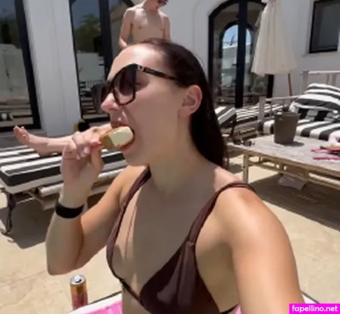 Ella Mills OnlyFans Thumbnail #khOONRTGDF