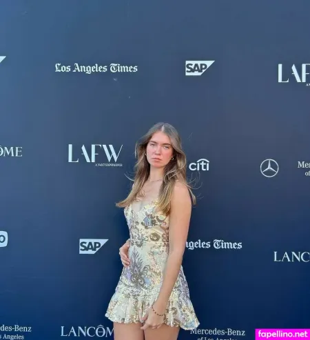 Ella Rene OnlyFans Thumbnail #yFY9ATEyPh