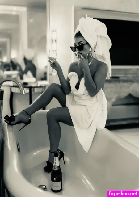 Ella Ru OnlyFans Thumbnail #WkTMiuEZE5