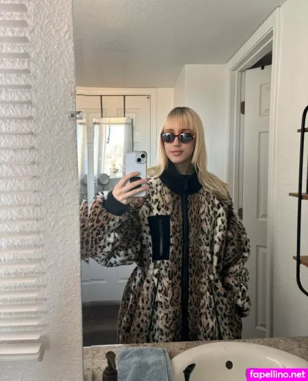 Ellabeefreshman OnlyFans Thumbnail #2TWOzgbr2e