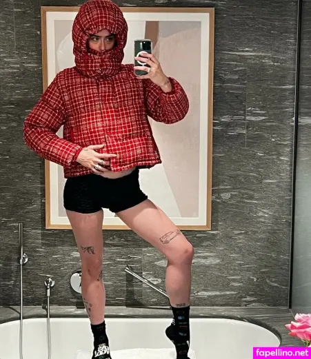 Ellaemhoff OnlyFans Thumbnail #1r2vVVmRAN