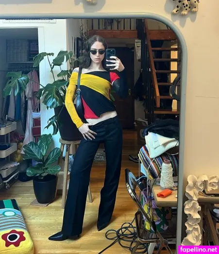 Ellaemhoff OnlyFans Thumbnail #UcPSLBnCLU