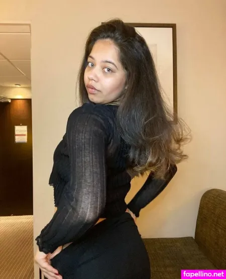 Ellaroseyyfree OnlyFans Thumbnail #lXyaNCIkPw