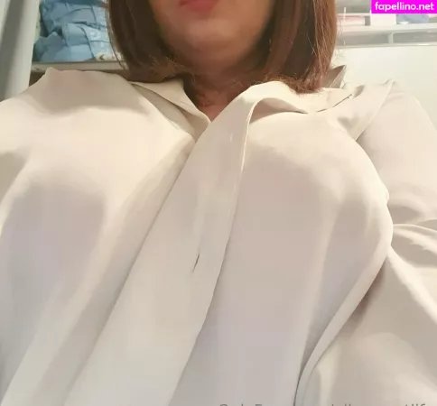 Ellasecretlife OnlyFans Thumbnail #0SVoEYx54r