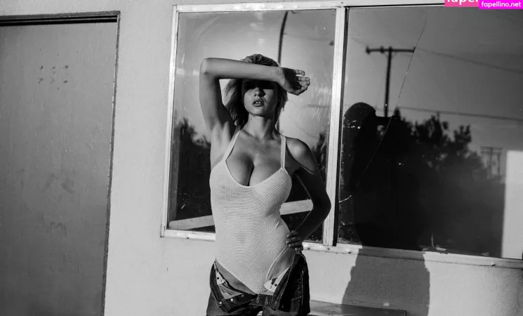 Elle Brittain OnlyFans Thumbnail #FJB7QaA6K1