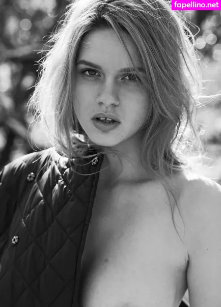 Elle Brittain OnlyFans Thumbnail #d2N2YxzrW0