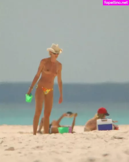 Elle Macpherson OnlyFans Thumbnail #lxbe6cO80q