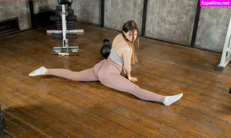 Elle Mira Dance OnlyFans Thumbnail #EmZirRZO3J