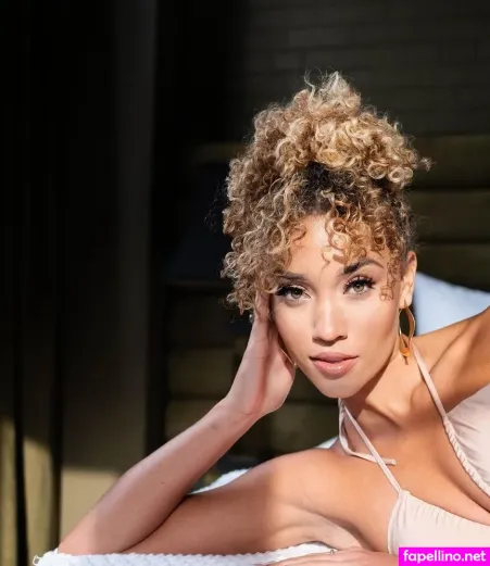 Elle Smith OnlyFans Thumbnail #1TECRxRtAO