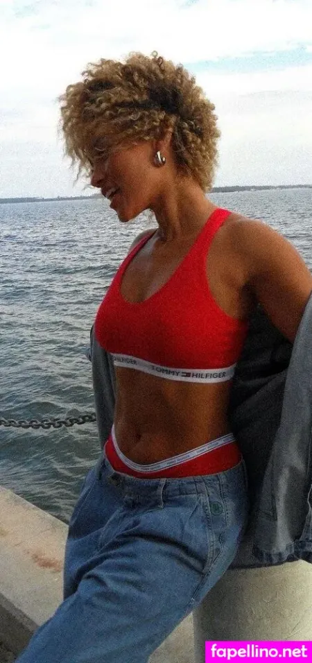 Elle Smith OnlyFans Thumbnail #Cy0Lax3sbv