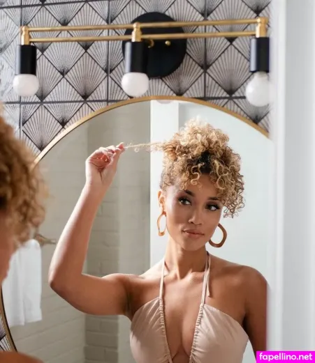 Elle Smith OnlyFans Thumbnail #V3oRhS2THJ