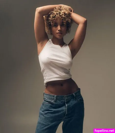 Elle Smith OnlyFans Thumbnail #VvT5XX7qWc