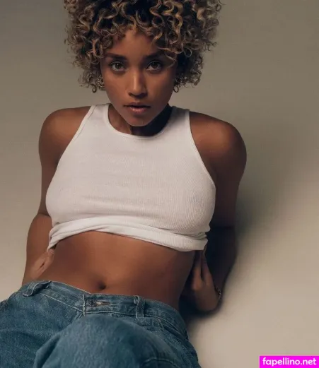 Elle Smith OnlyFans Thumbnail #YJRjaA97i0