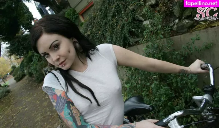 Elle Stranger 1 OnlyFans Thumbnail #5hHT9QpAAW