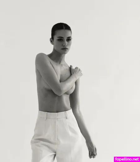 Elle Trowbridge OnlyFans Thumbnail #AQ2N1eZmwc